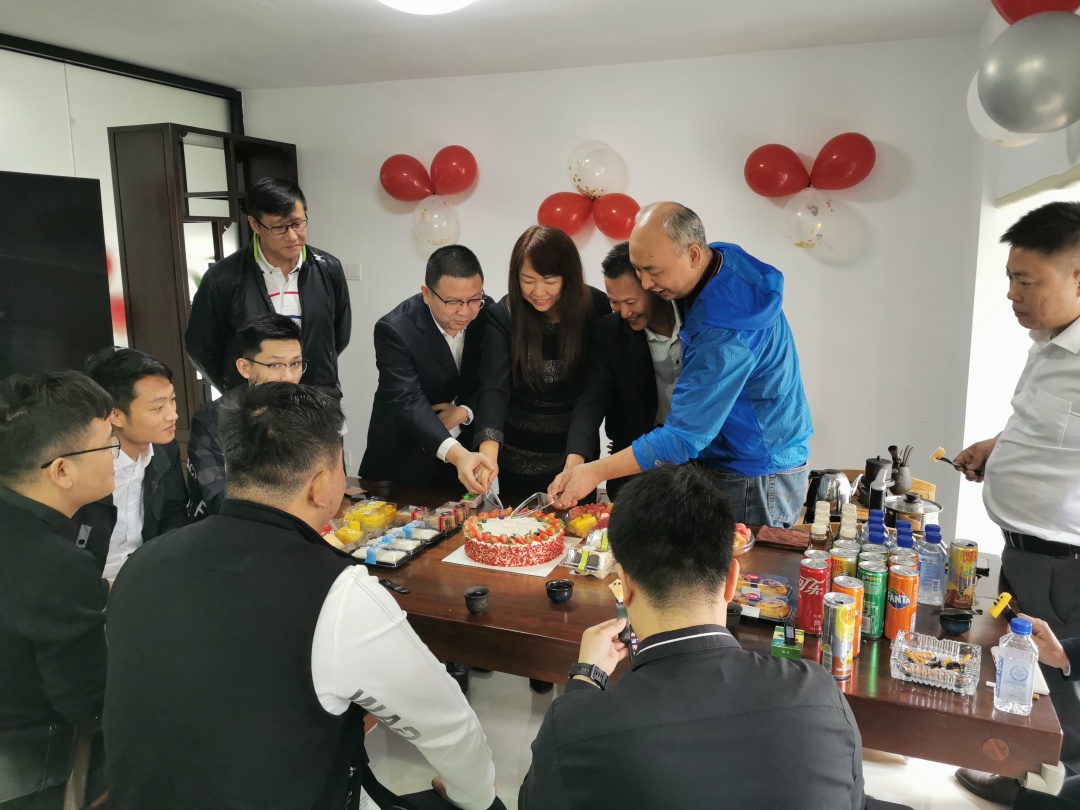 超凡国际 856a50095fee8400253733a9242630be